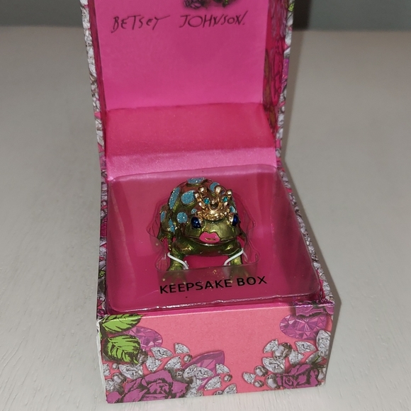 Betsey Johnson PRINCESS FROG KEEPSAKE TRINKET - Picture 4 of 11